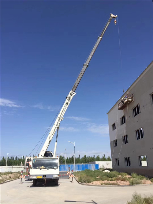 淳安县“轻装强干”—— 吊车的 “轻量化臂架” 技术